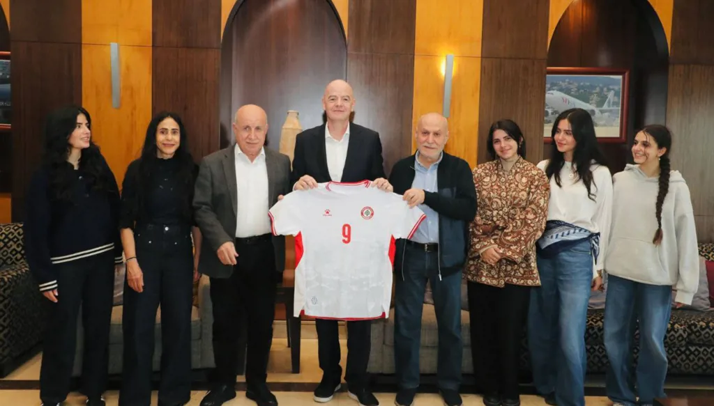 رئيس "فيفا" في بيروت بزيارة عائلية