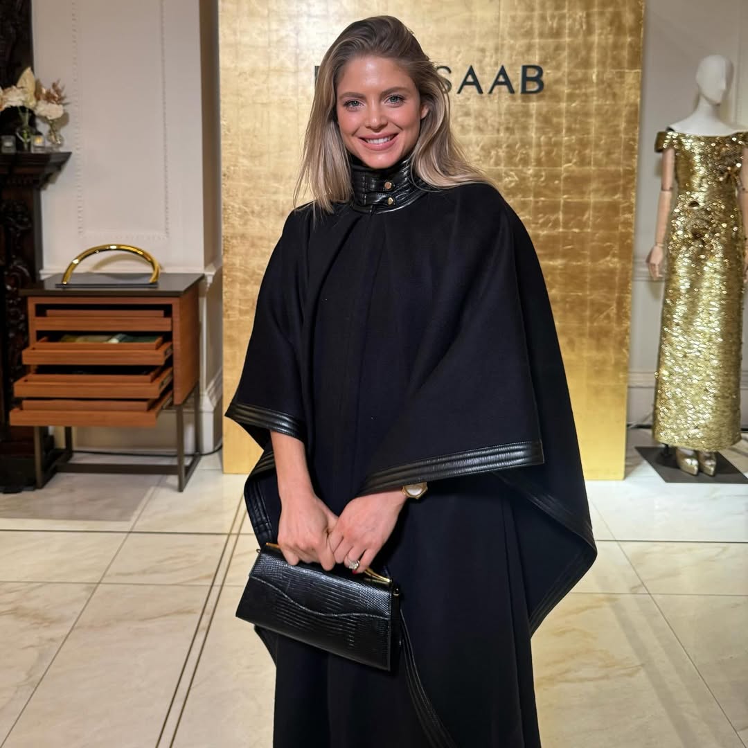 كريستينا صعب بكاب كشمير انيق من ايلي صعب (انستغرام)