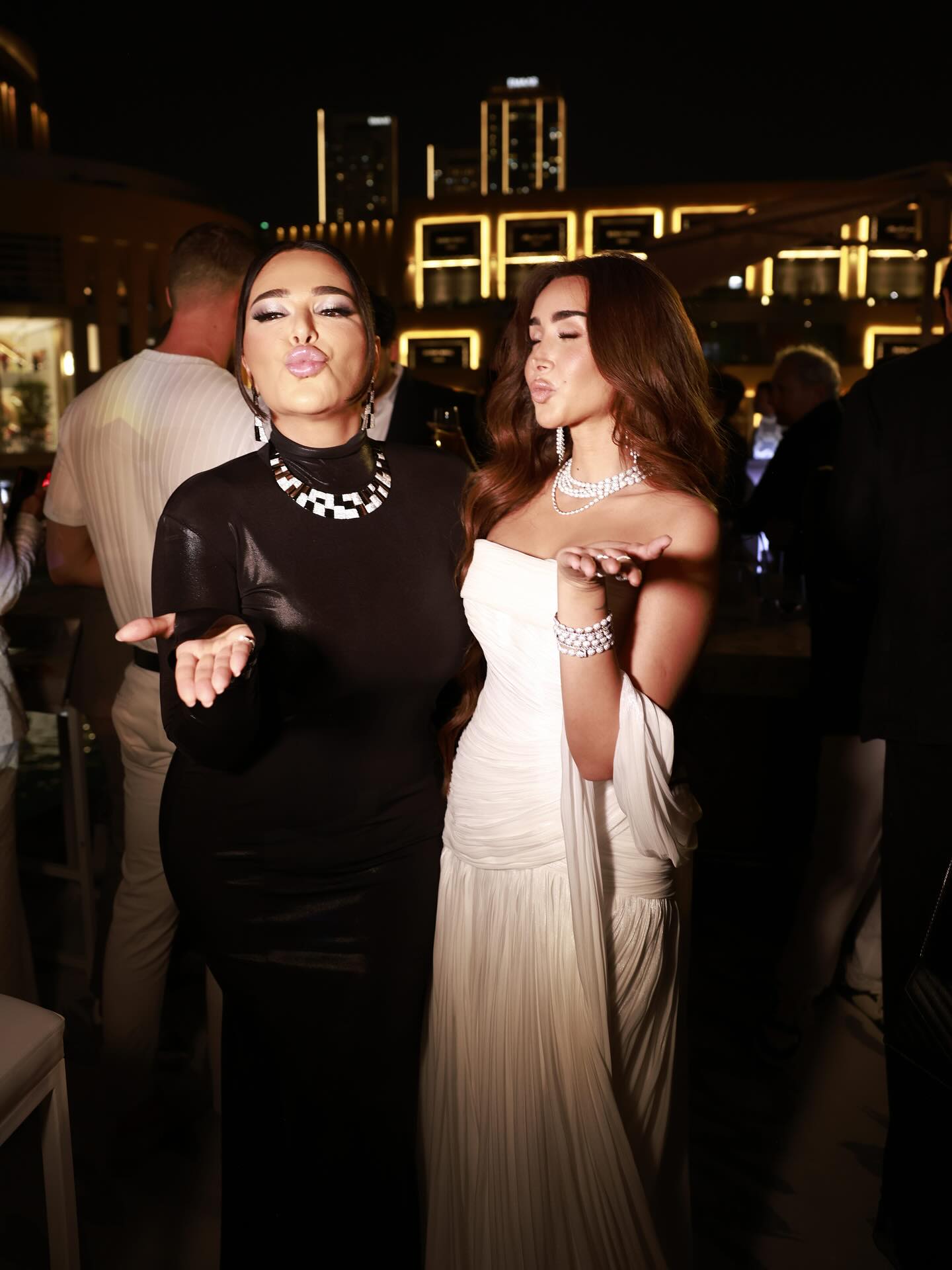 هنا الزاهد ومنى قطان (إنستغرام)