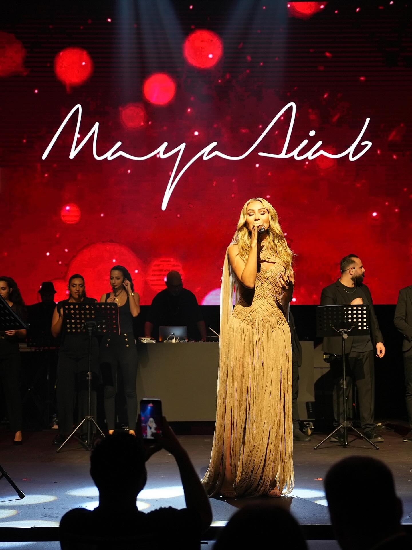 مايا دياب في دبي تحيي حفل مركز سرطان الأطفال (إنستغرام)