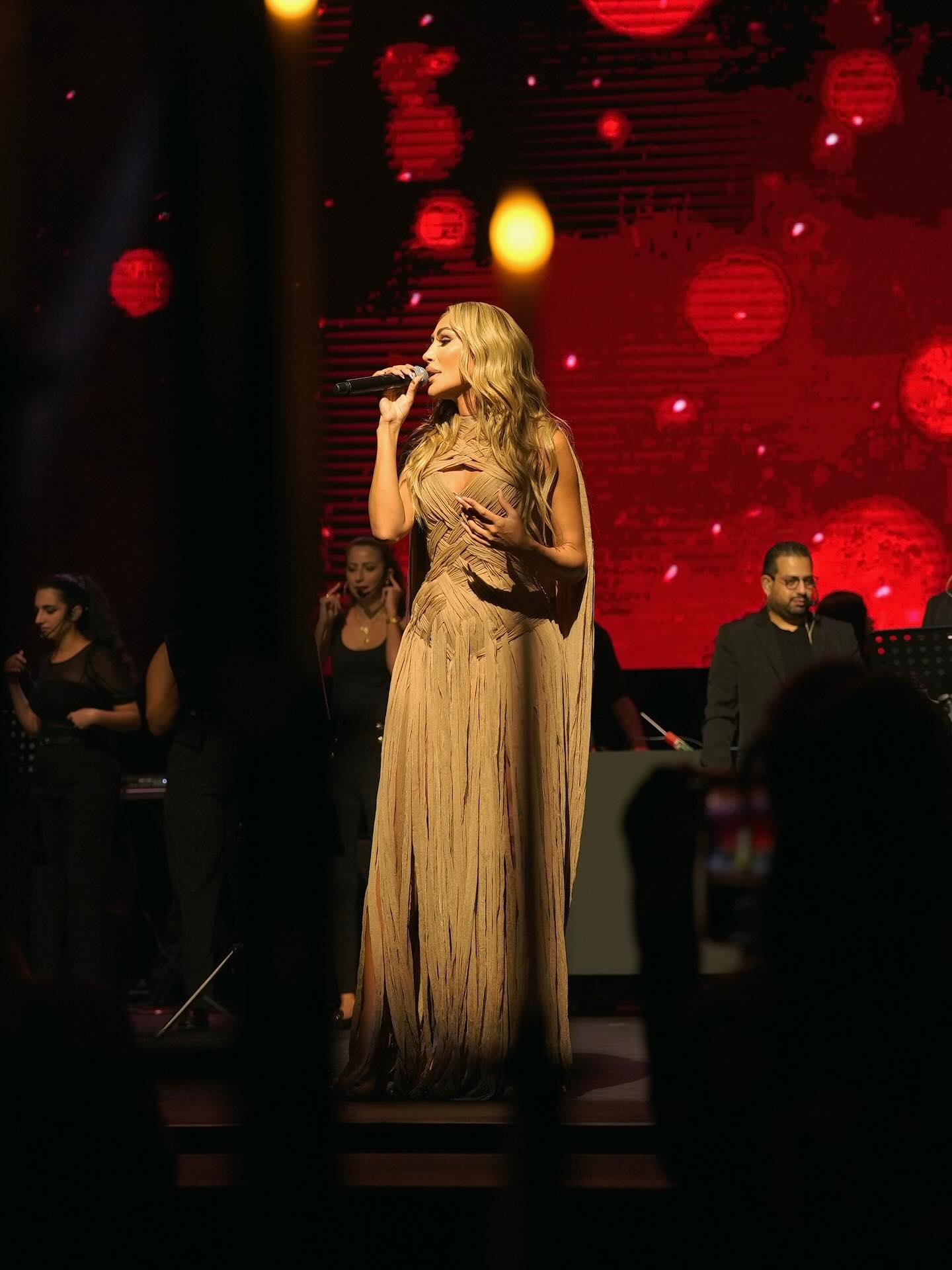 مايا دياب بتصميم جان لويس صبجي (إنستغرام)