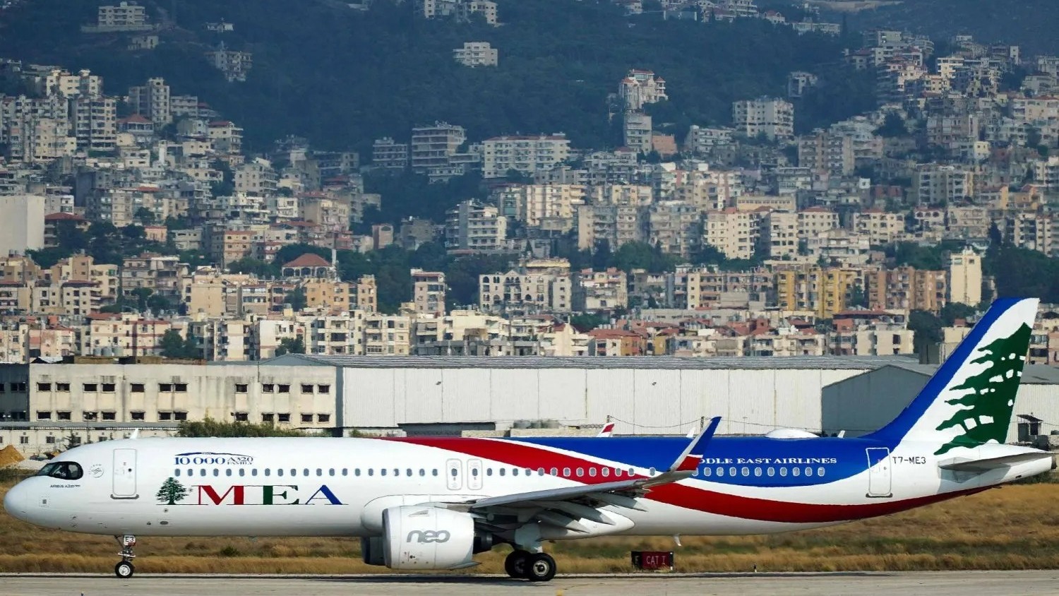طائرة تابعة للخطوط الجوية اللبنانية في مطار بيروت الدولي. (أ ف ب)