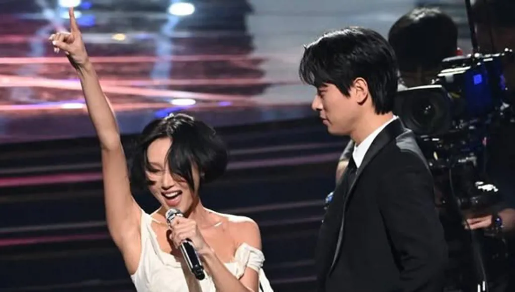 المغنية الكورية هواسا تحقّق إنجازاً تاريخياً... "Good Goodbye" (فيديو)