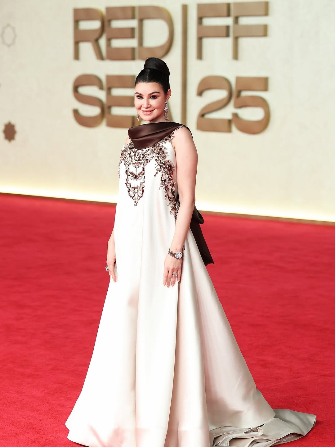 أروى جودة بتصميم ملكيّ (إنستغرام)