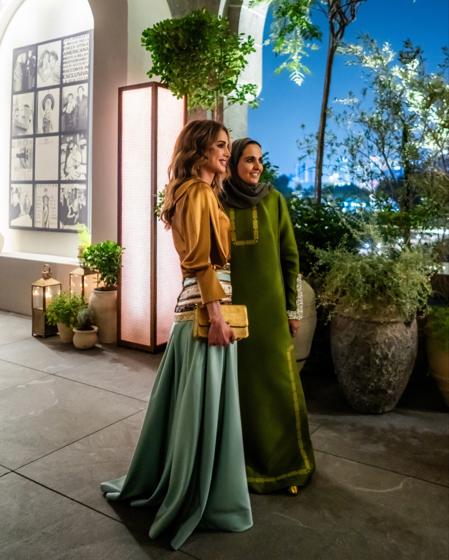 الملكة رانيا مع الشيخة المياسة بنت حمد آل ثاني (إنستغرام)