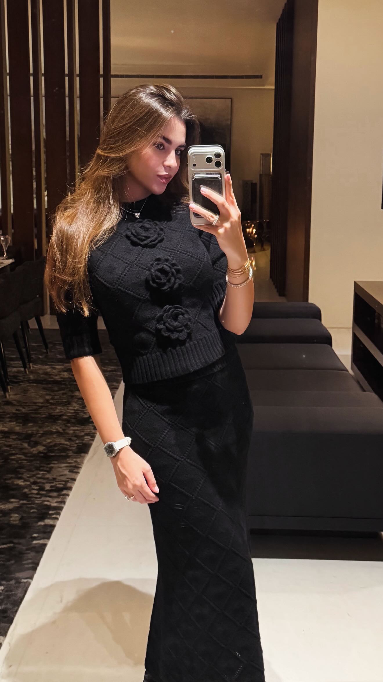 زين قطامي بإطلالة شتوية كاجوال من توقيع ايلي صعب (انستغرام)