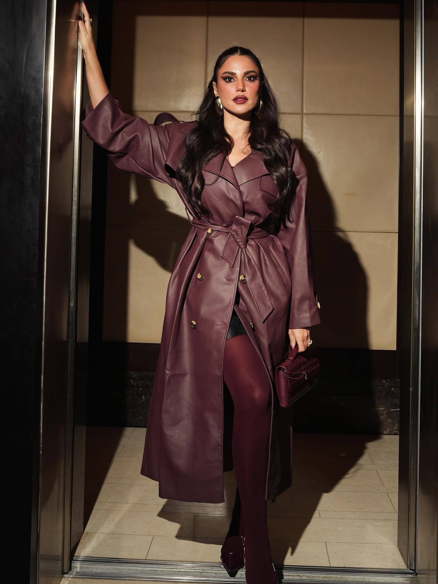 درّة زروق بموضة البرغندي للشتاء (إنستغرام)