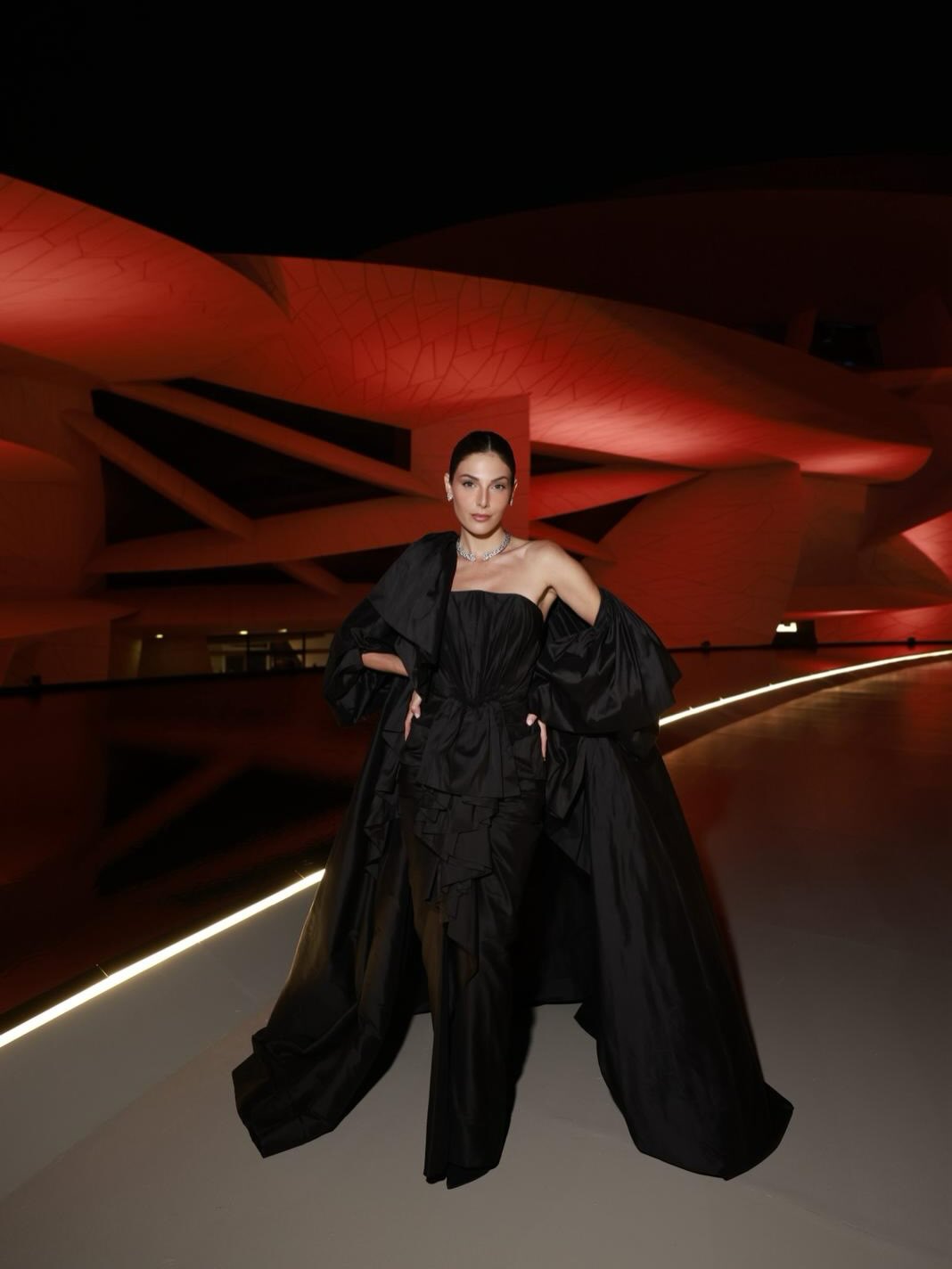 رزان جمال بإطلالة دراماتيكية في فاشن تراست العربية 2025 (انستغرام)
