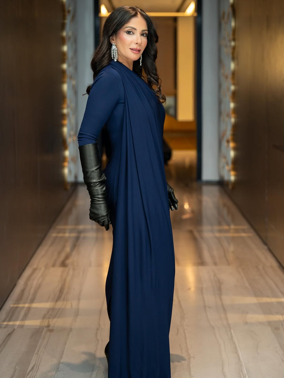 منى زكي بلوك عصري يعكس قوة المرأة (انستغرام)