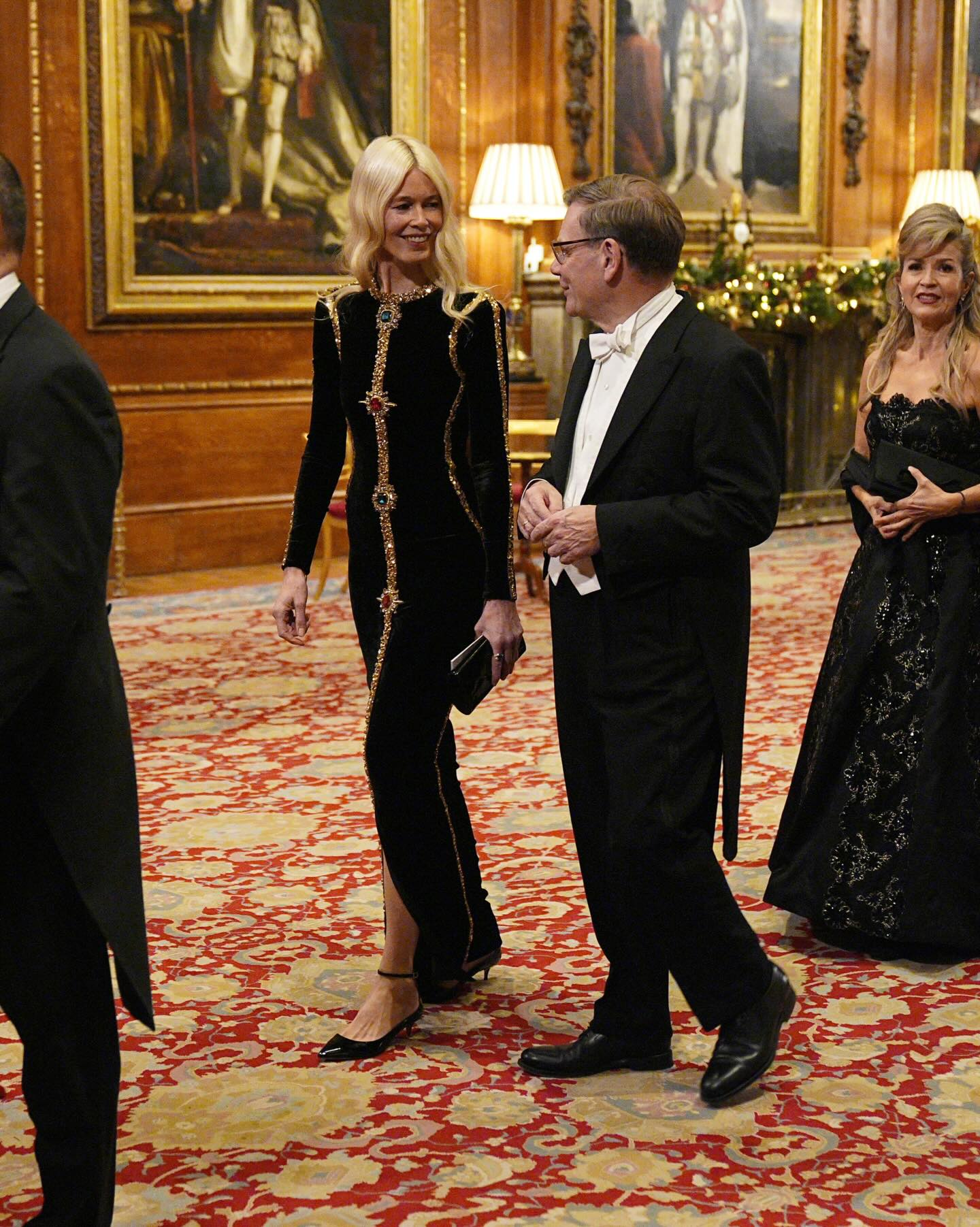 كلوديا شيفر بتصميم بالمان في قصر وندسور (إنستغرام)