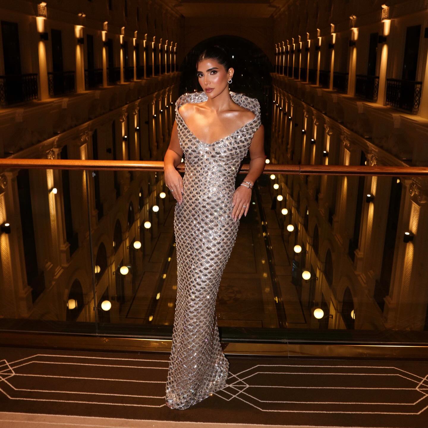 ريم سامي بتصميم فالدرين ساهيتي ومجوهرات Tiffany & Co (إنستغرام)