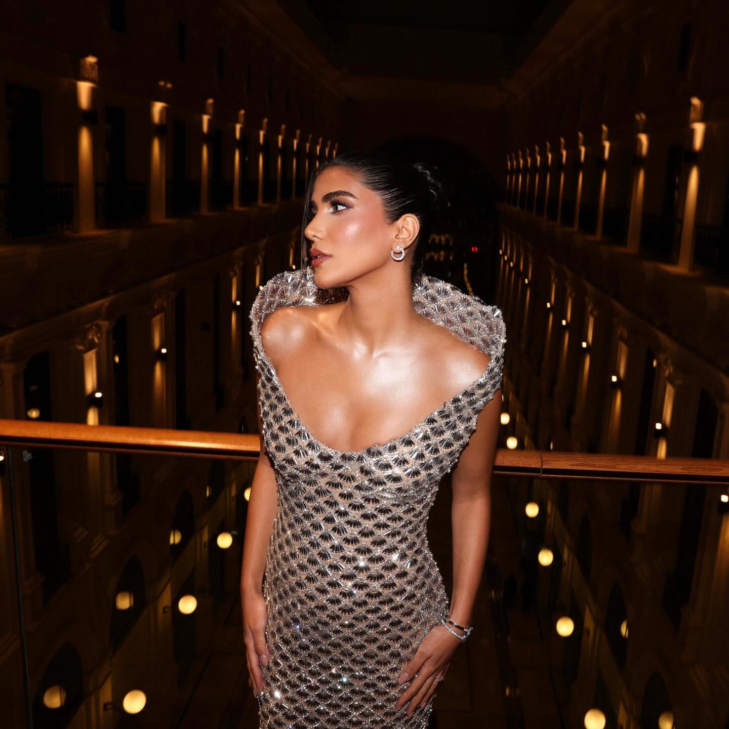 ريم سامي بتصميم فالدرين ساهيتي ومجوهرات Tiffany & Co (إنستغرام)