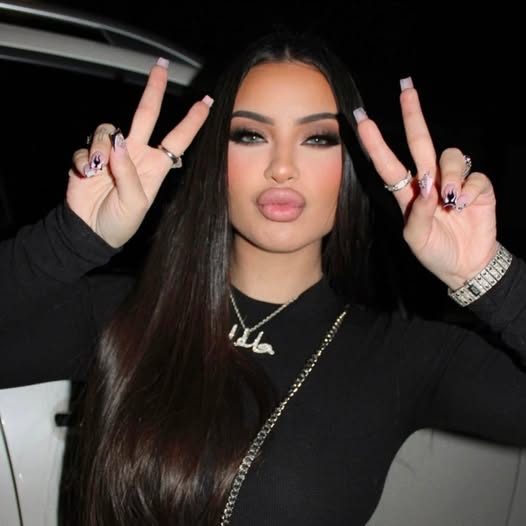 المغنية الشابة ماريا دي لا روسا (االانترنت)