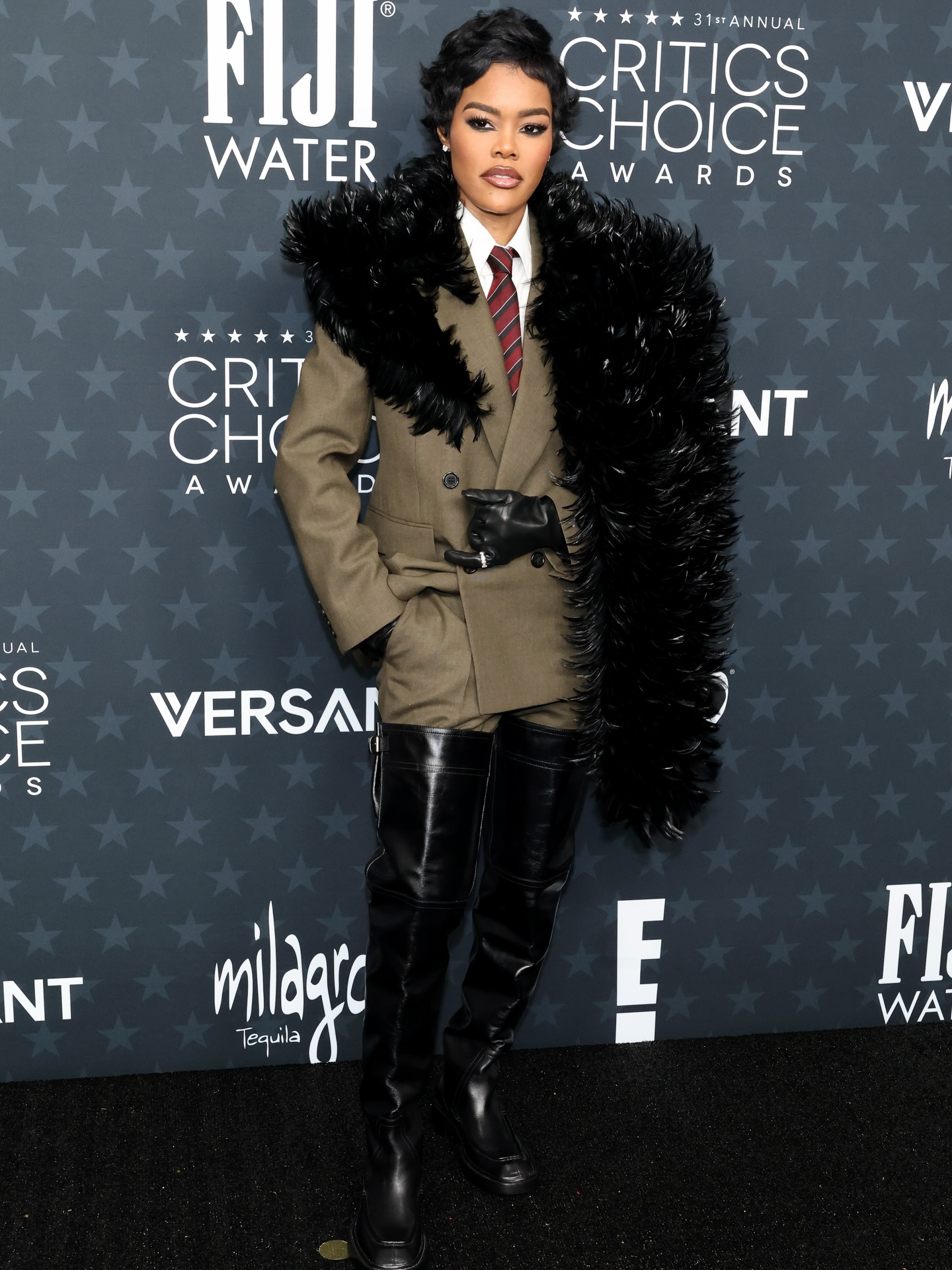 تيانا تايلور ببدلة من سان لوران (إنستغرام)