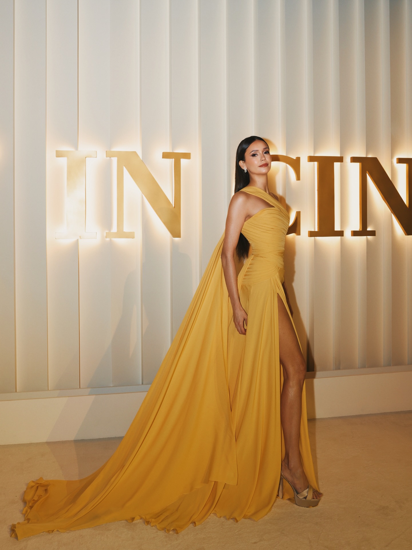 نينا دوبريف بتصميم إيلي صعب (إنستغرام)