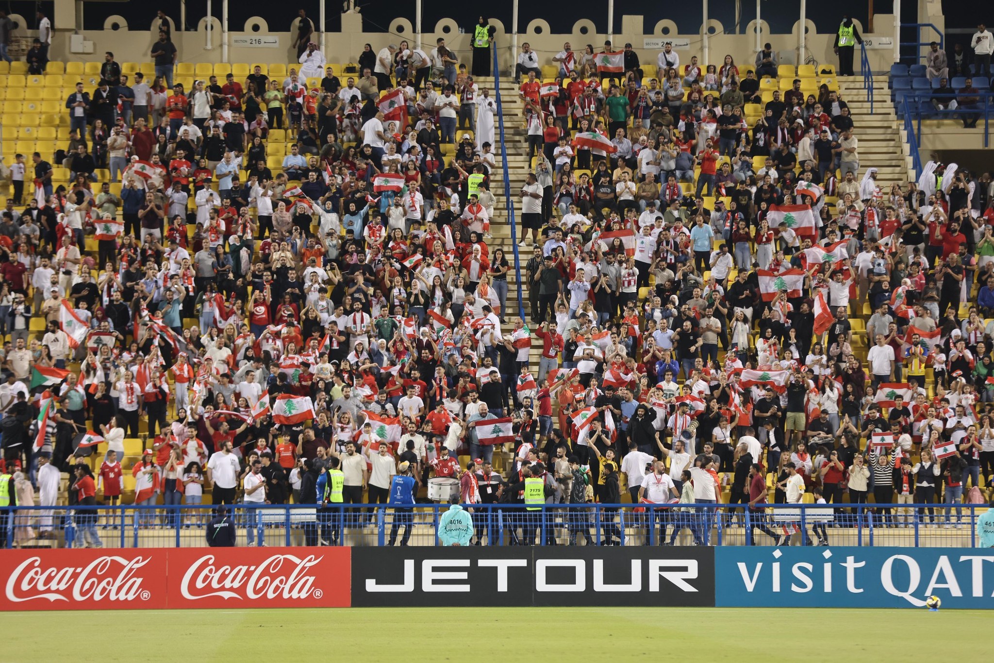 الجمهور اللبناني في المدرجات. (وكالات)