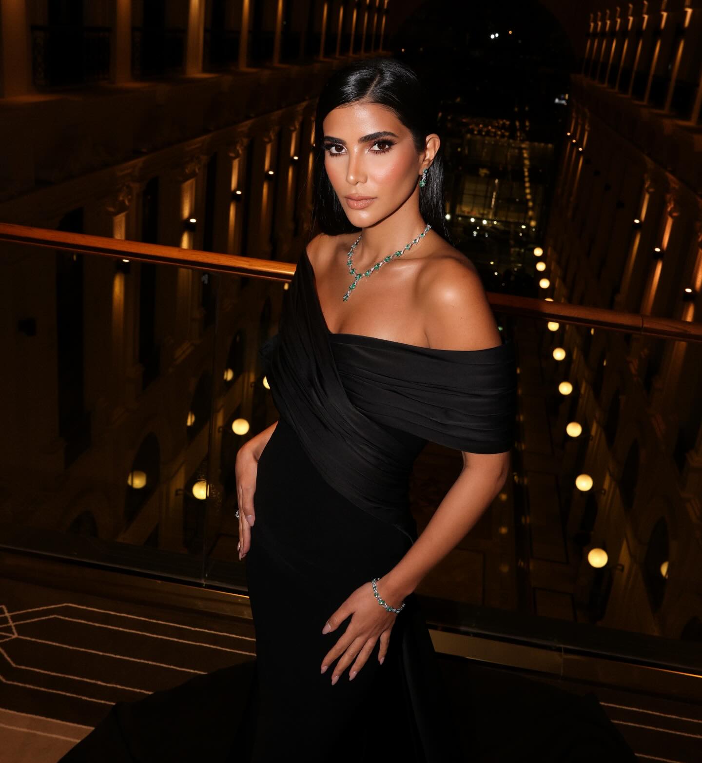 ريم سامي بتصميم رامي قاضي ومجوهرات Mouawad (إنستغرام)