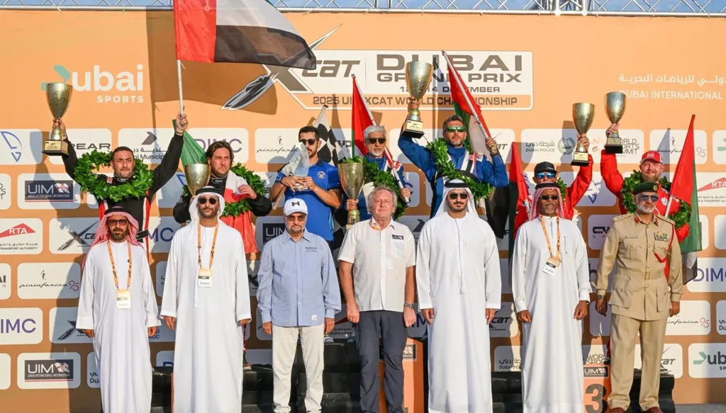 محمد بن سلطان بن خليفة يتوج الفائزين في جائزة دبي الكبرى