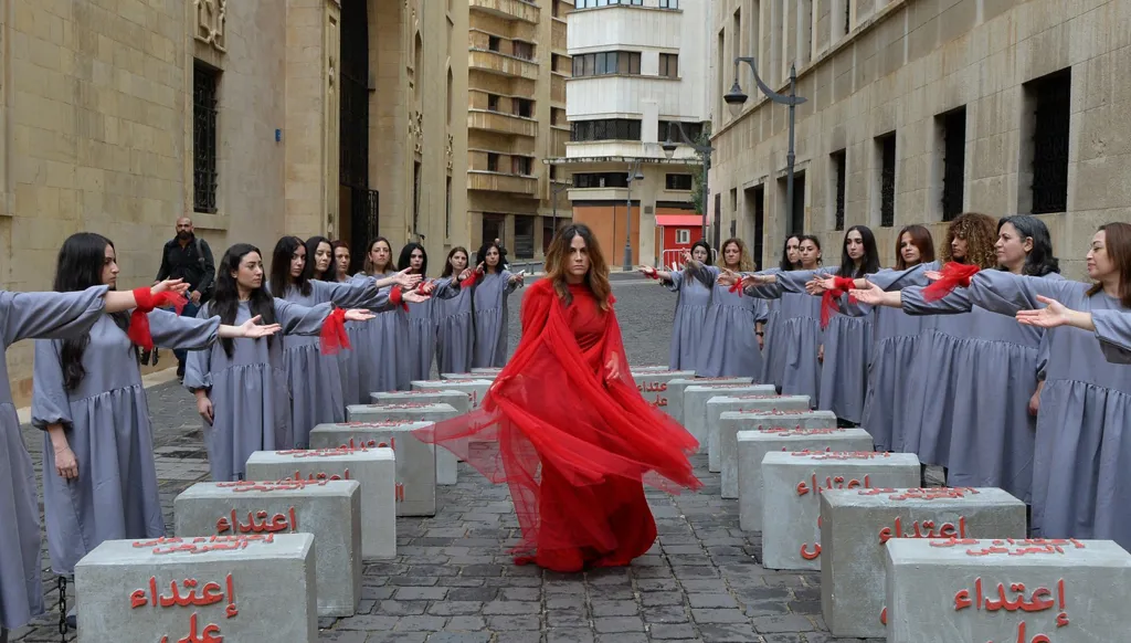 "سمّوها صح": تحرّك رمزي لـ"أبعاد" أمام مجلس النّواب للمطالبة بإصلاح قوانين العنف الجنسي