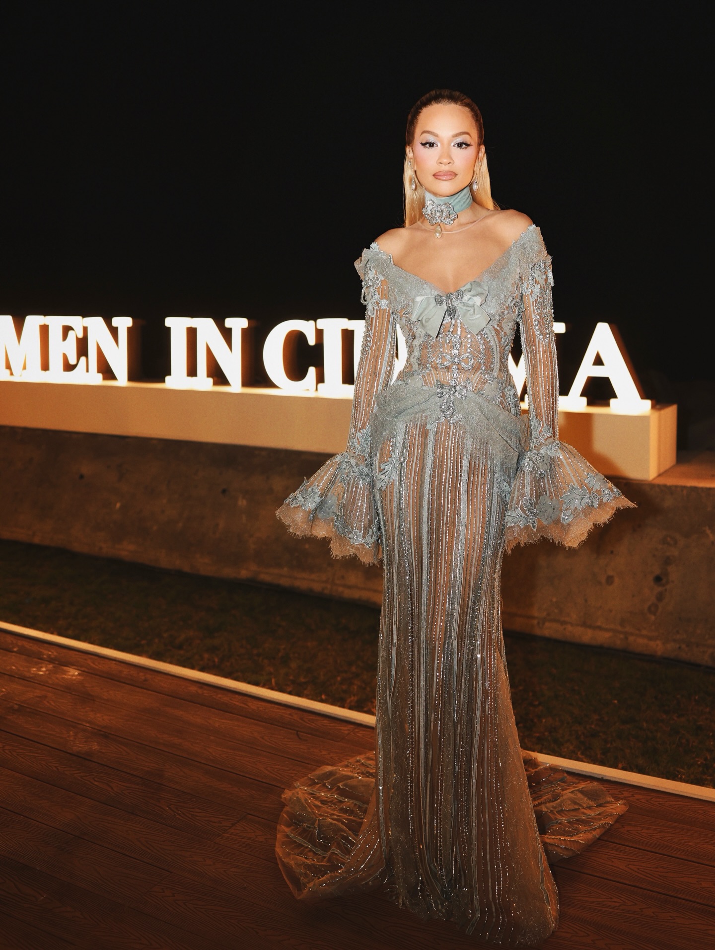 ريتا أورا بتصميم إيلي صعب (إنستغرام)