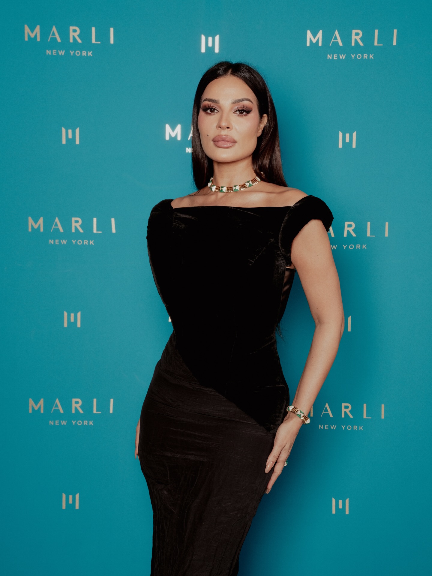 نادين نسيب نجيم بفستان صوفي كوتور ومجوهرات مارلي نيويورك (إنستغرام)