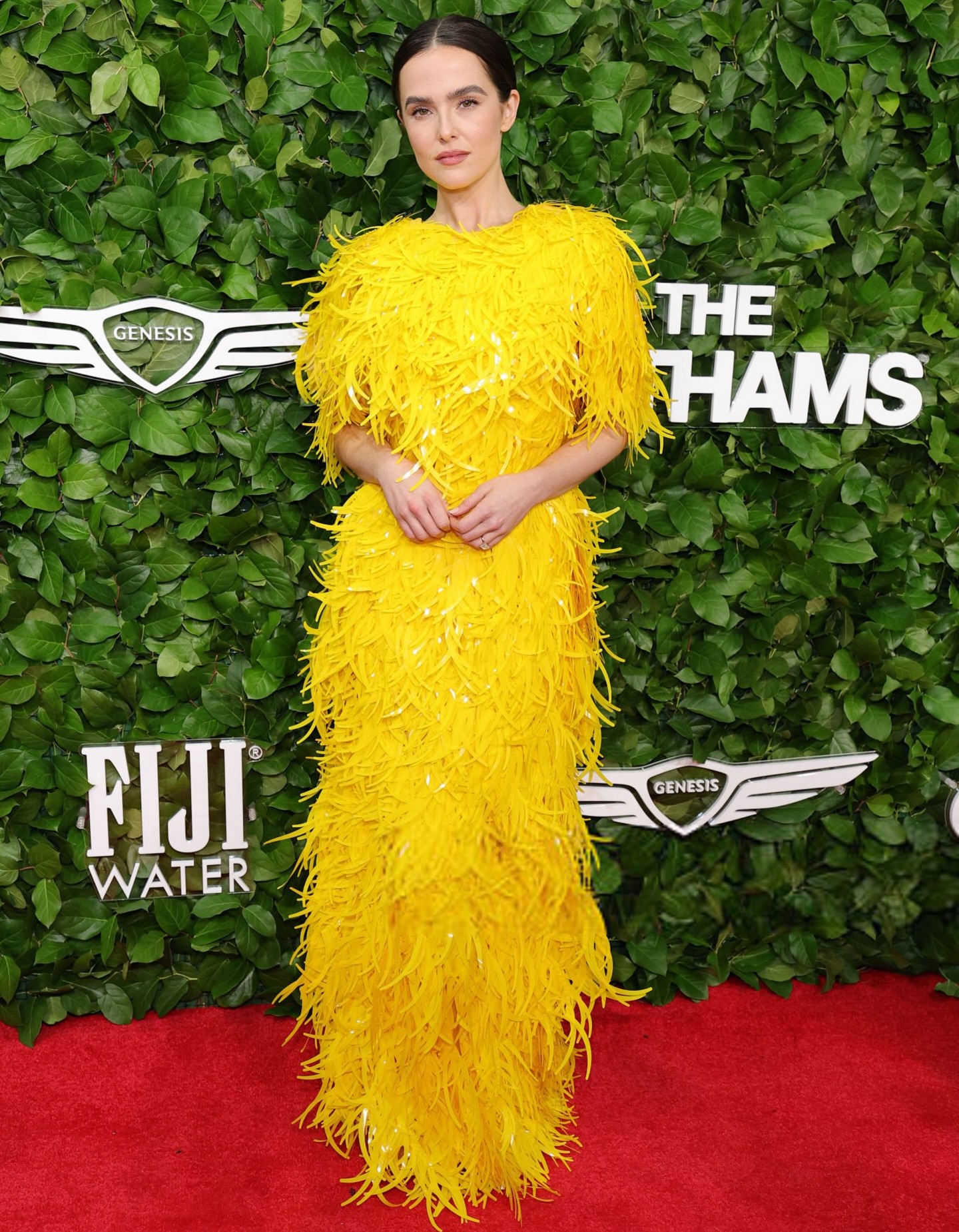 زوي دويتش بتصميم برادا (إنستغرام)