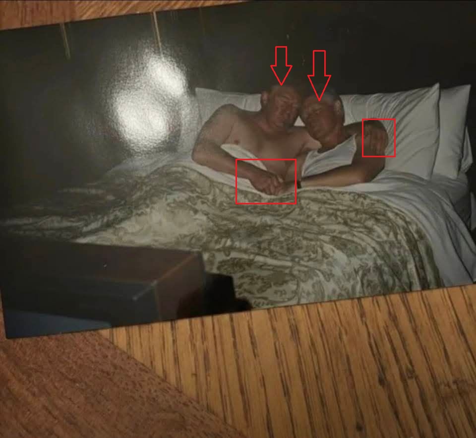 مؤشرات الى الذكاء الاصطناعي في الصورة اشرنا اليها بالاحمر