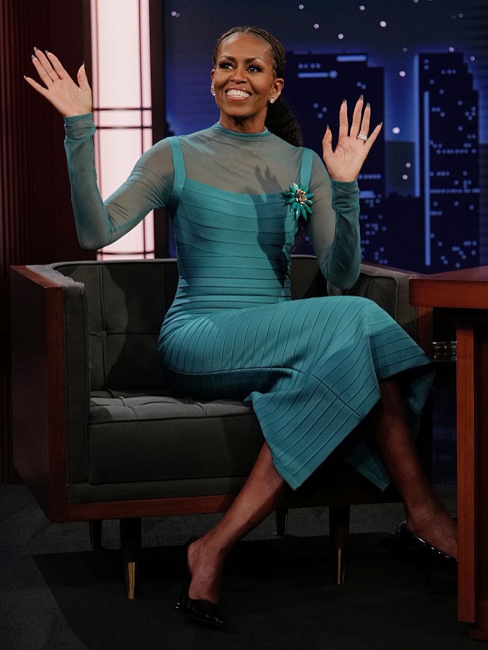 ميشيل أوباما بتصميم Herve Leger (إنستغرام)