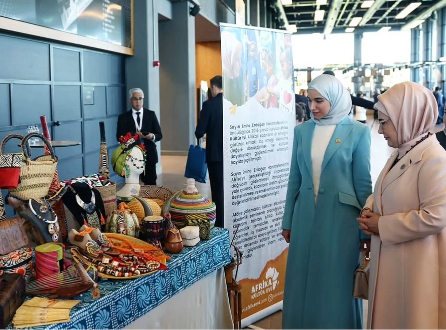 عباية بليزر بأسلوب لطيفة الدروبي (انستغرام)