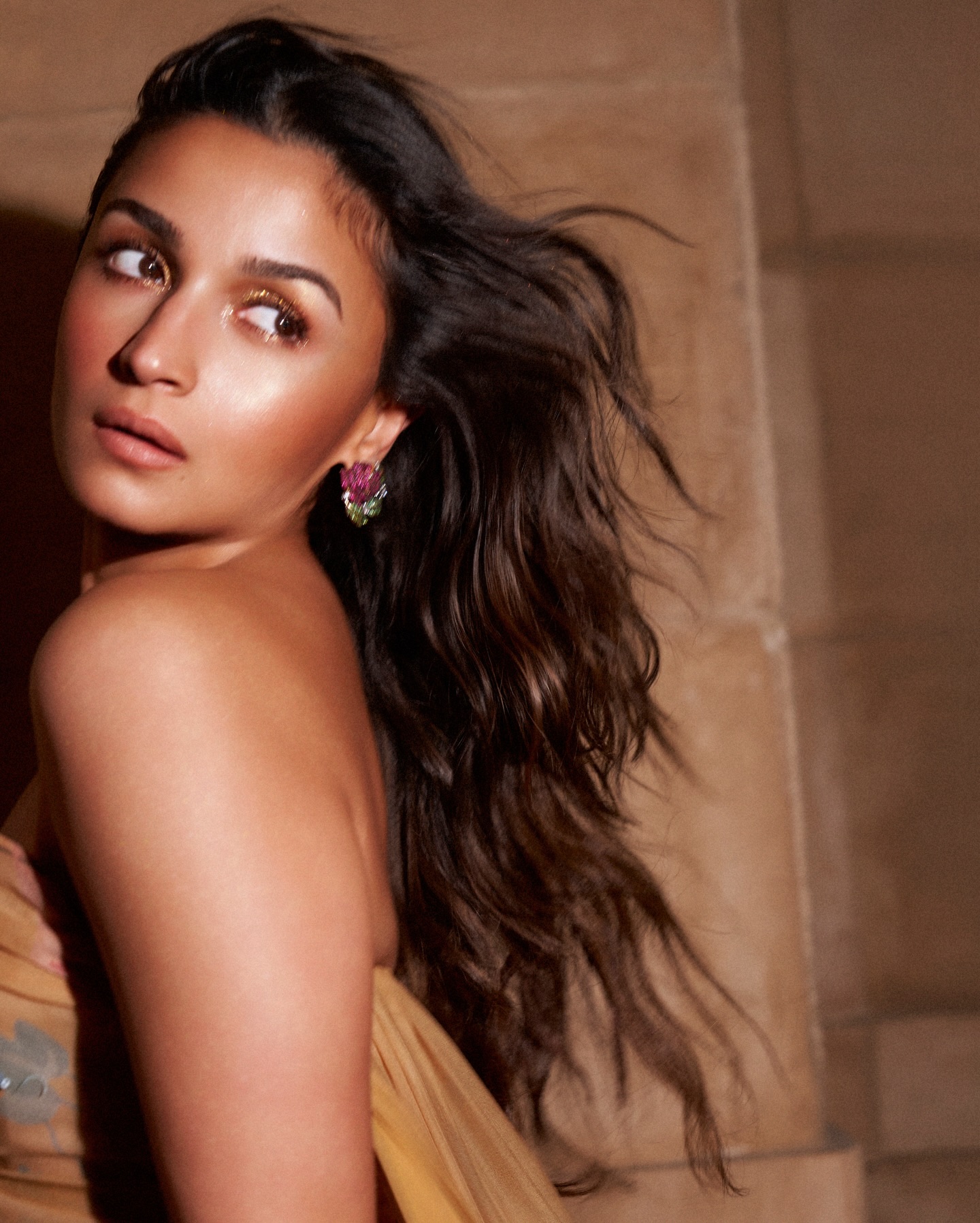 الترطيب العميق للشعر عنصر أساسي في روتين عليا بهات (إنستغرام)