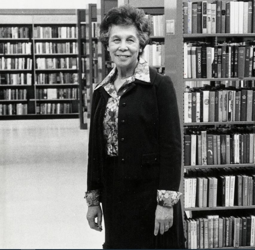 كلارا جونْز