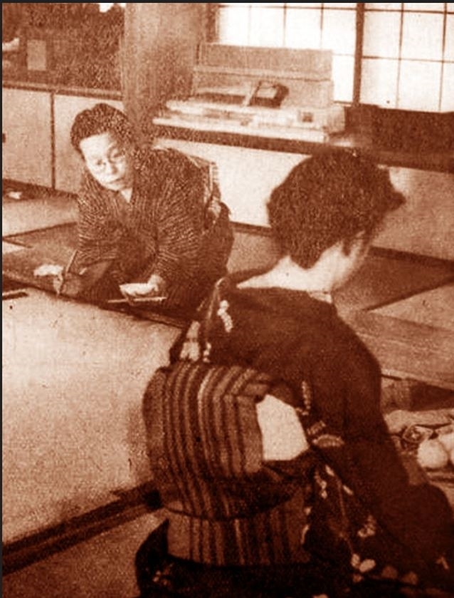 تَرسُم قرفُصائيًّا (1948) 