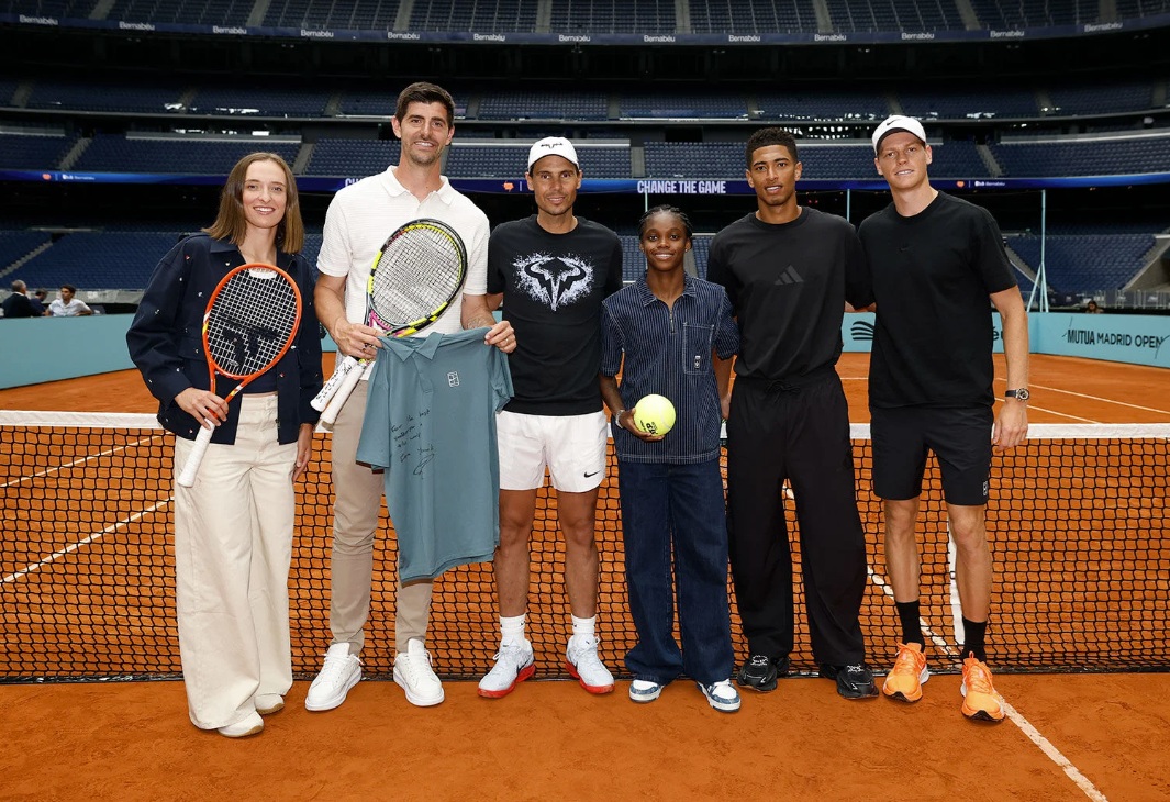 صورة تجمع الرياضيين المتواجدين في الحدث. (وكالات)