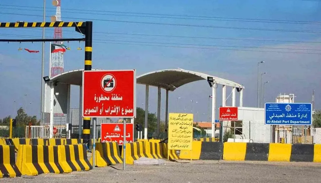 إيران توسّع هجماتها... مسيّرة تستهدف منفذ العبدلي الكويتي