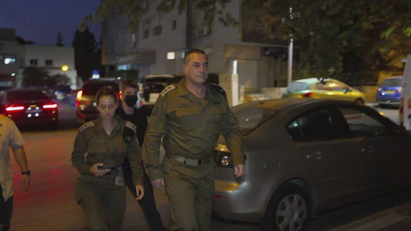 زامير لدى وصوله إلى منزل عائلة غولدن (مواقع التواصل)