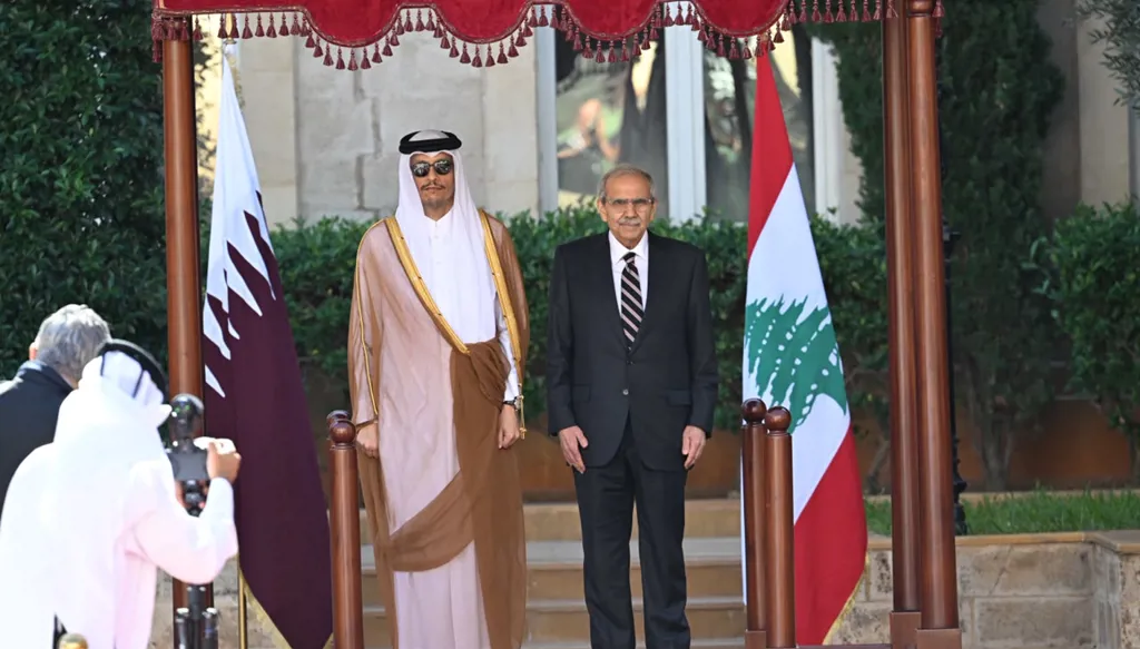 نواف سلام ورئيس وزارء قطر (حسام شبارو).