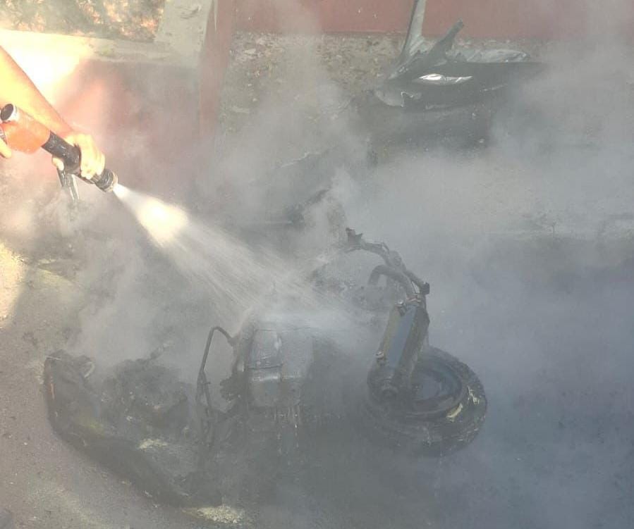 استهداف دراجة نارية في يونين. (تواصل)