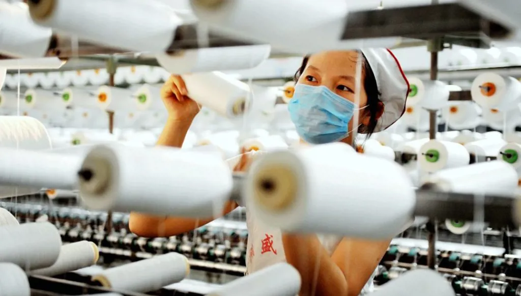 العفو الدولية تدعو شركات صناعة النسيج إلى حماية حقوق العمال