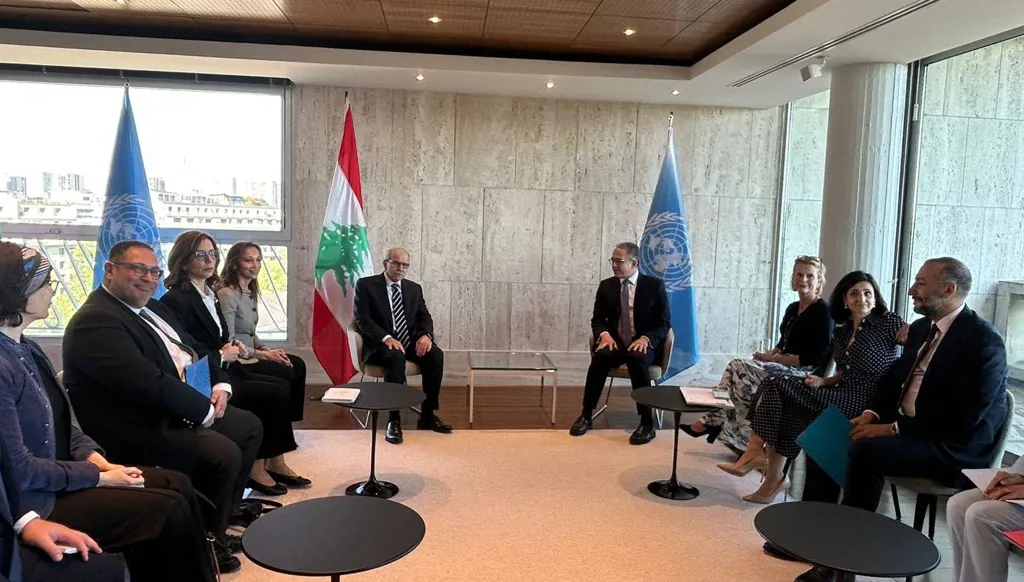 اجتماع بين نواف سلام ومدير اليونسكو... ماذا بحث؟