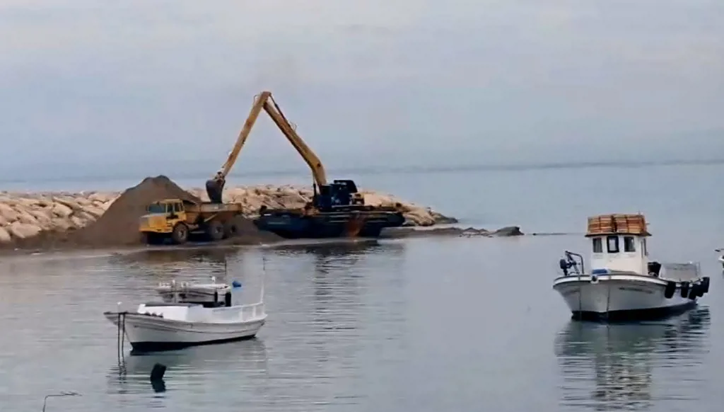 مرفأ ببنين – العبدة... هل يخرج من دوامة التنظيف الى رحاب الحل الجذري؟