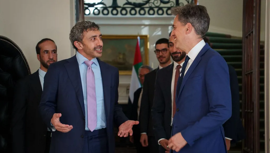 وزيرا خارجية الإمارات وبريطانيا يبحثان تطورات المنطقة وتعزيز التعاون