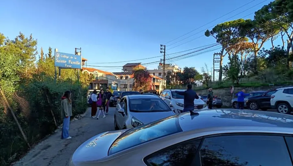 احتجاز أهالي لساعتين في مدرسة... ما السبب؟