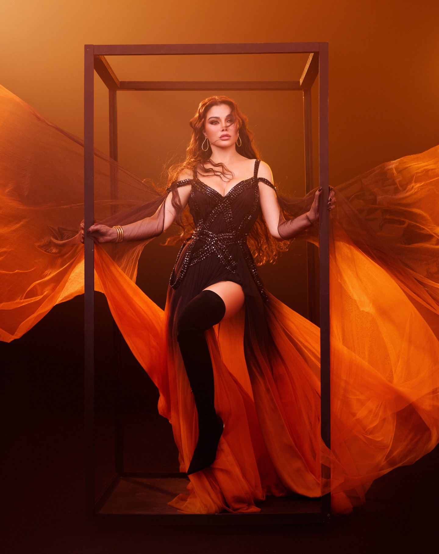 هيفاء وهبي بإطلالة تعكس القوّة والجرأة (إنستغرام)