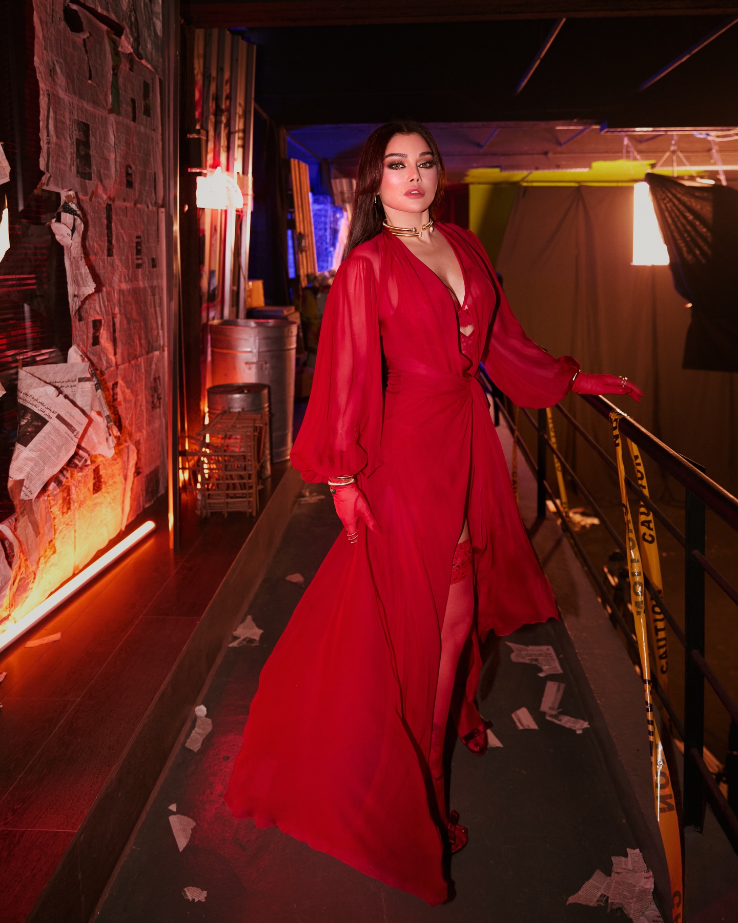 هيفاء وهبي بالأحمر الجريء في سوبر وومان (إنستغرام)