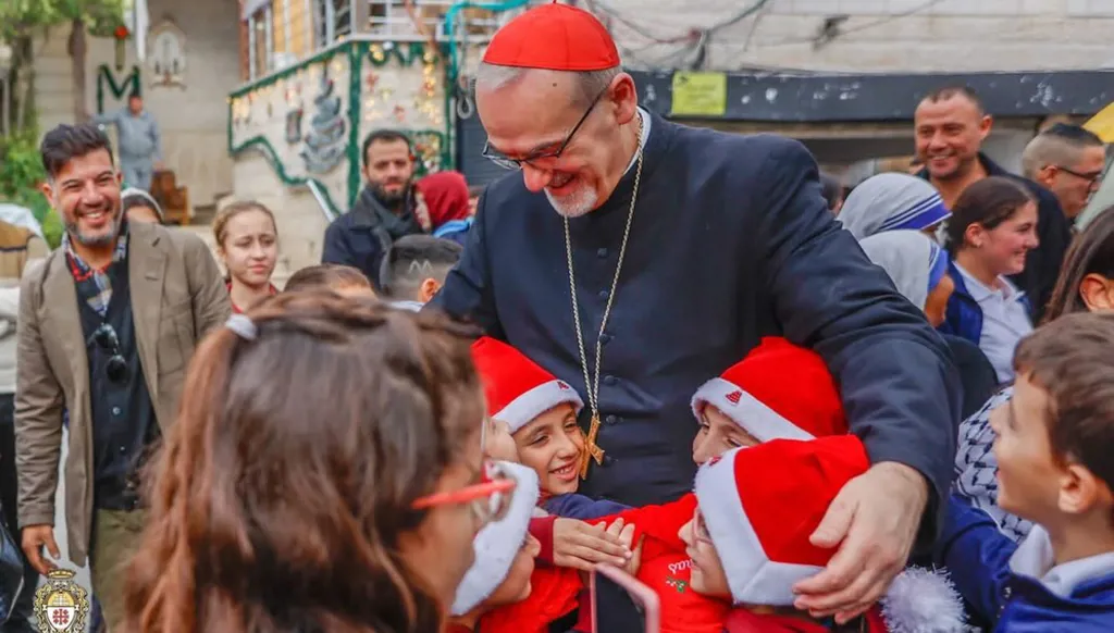بالصور- بطريرك القدس للاتين في غزة قبيل عيد الميلاد