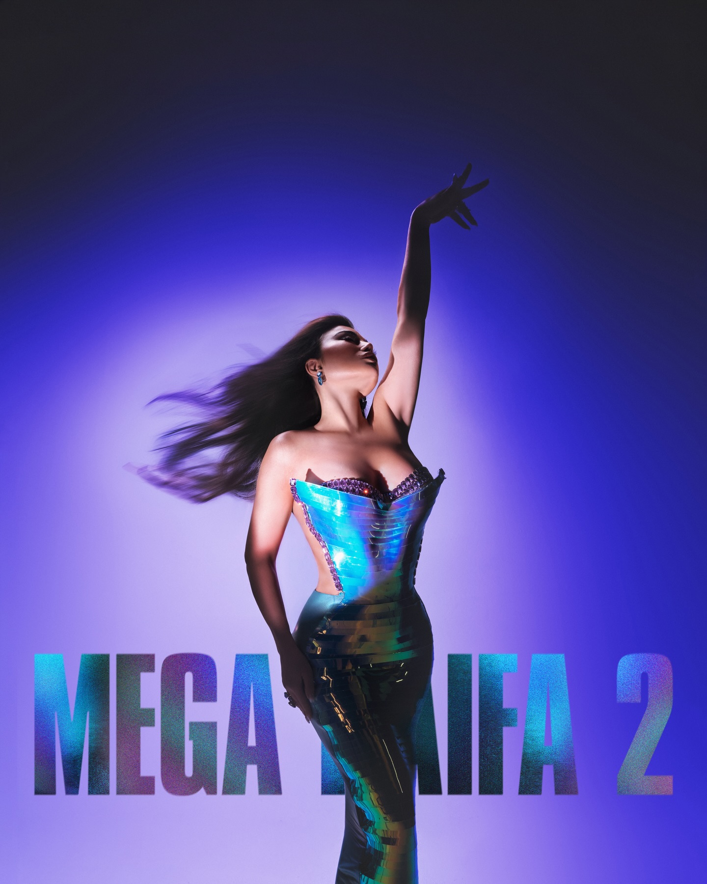 هيفاء وهبي بالأزرق الميتاليكي على غلاف ألبومها الجديد (إنستغرام)