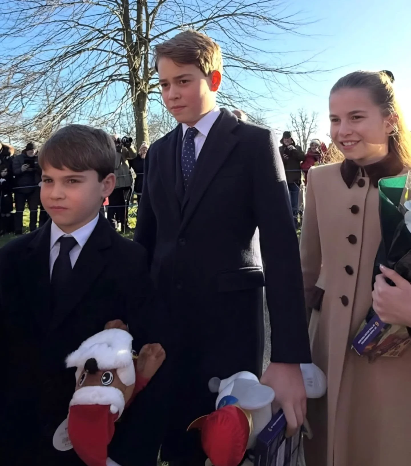 الأميرة شارلوت وشقيقيها (إنستغرام)