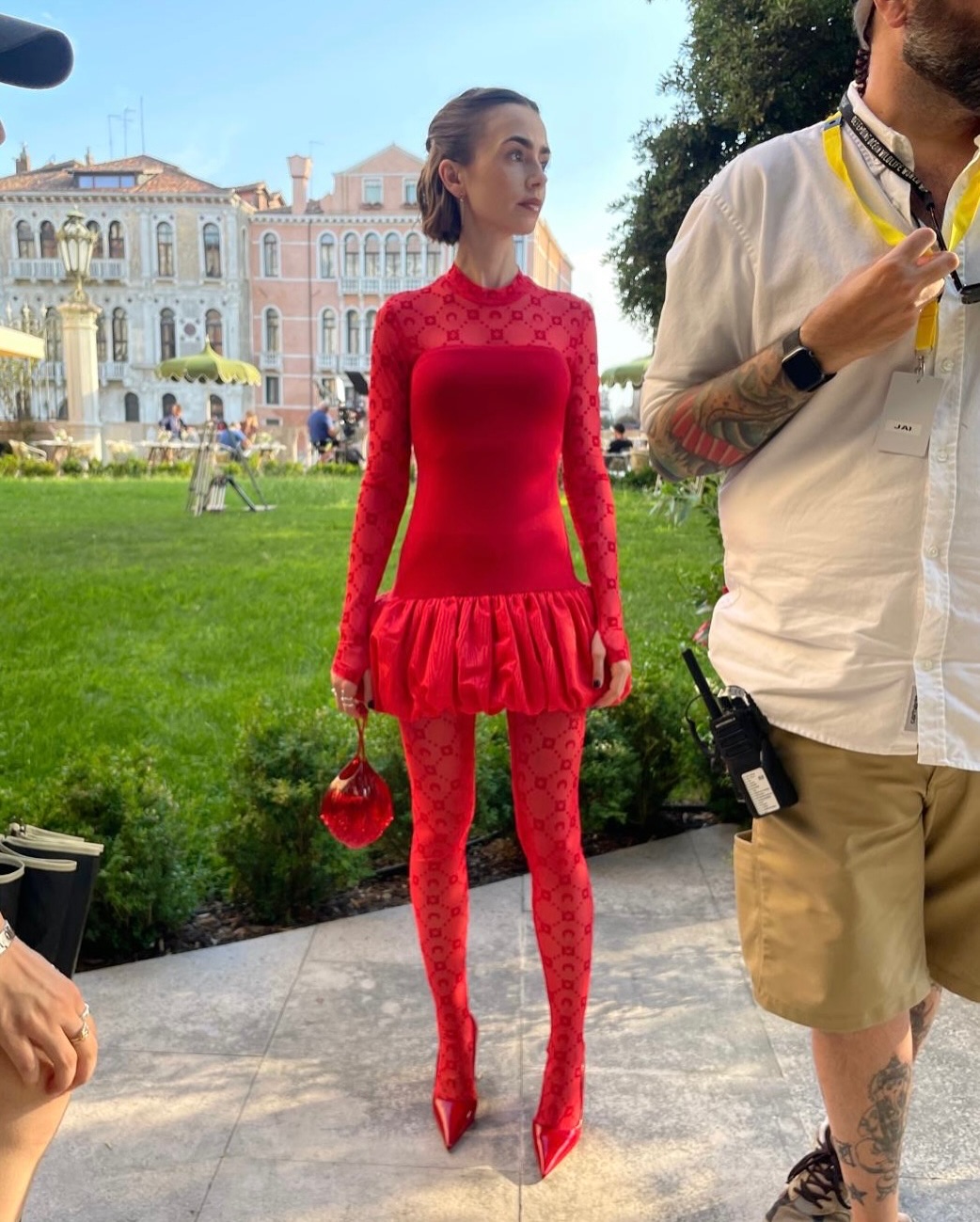 ليلي كولينز بتصميم Marine Serre (إنستغرام)