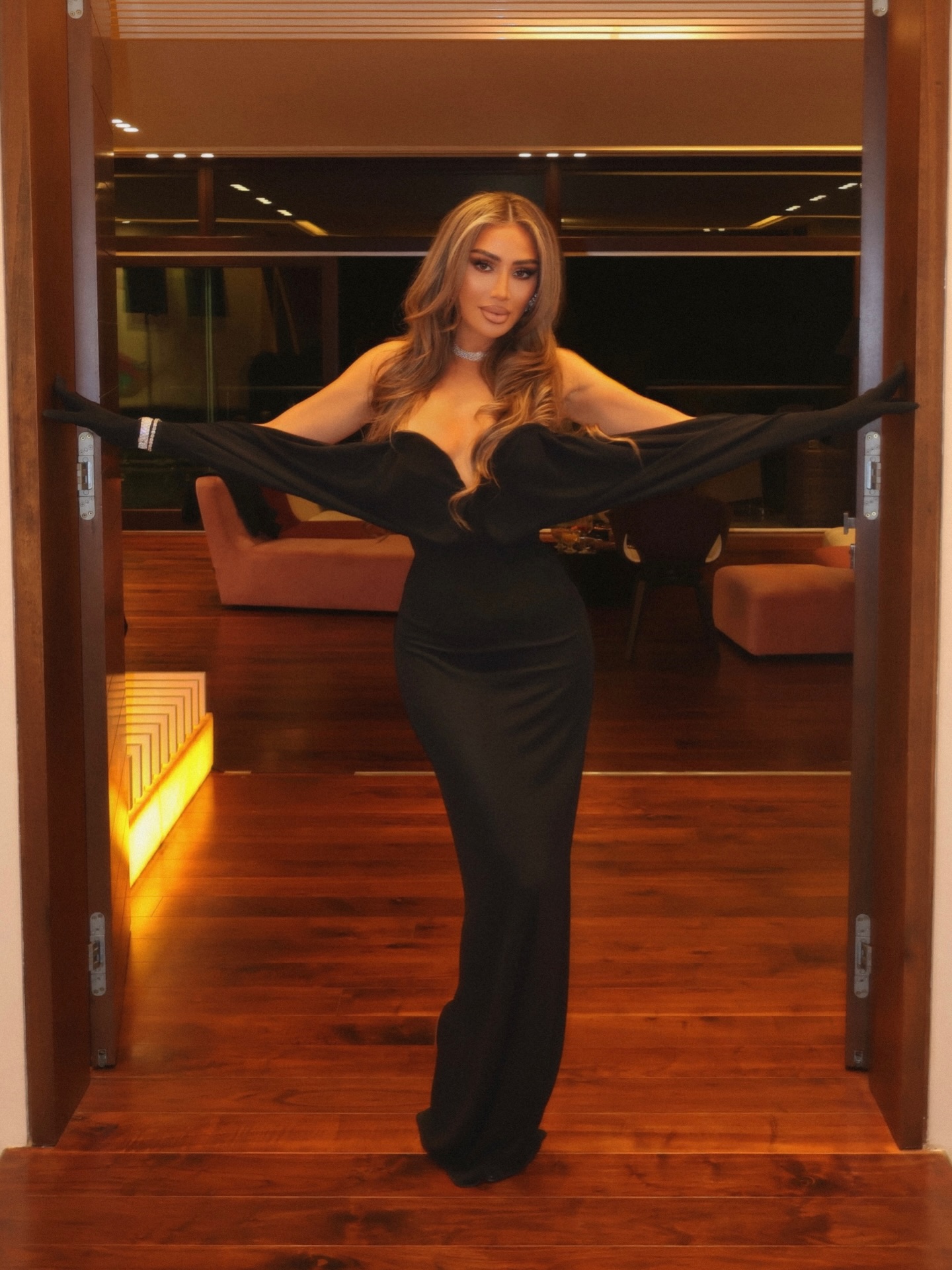 مايا دياب بتصميم سان لوران (إنستغرام)