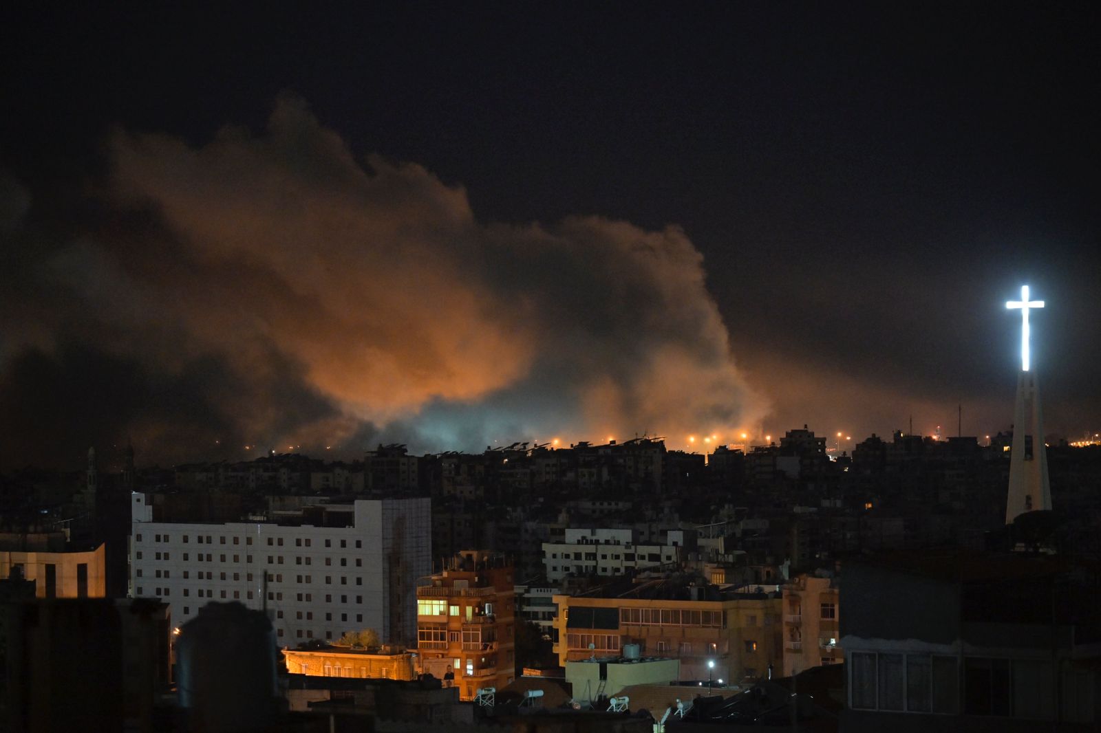 إسرائيل تقصف الليلة أوسع نطاق جغرافي منذ بدأت حربها على لبنان بما يوازي نصف لبنان